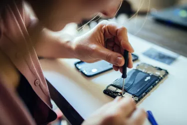 repairing smartphone at home