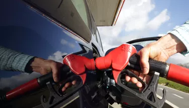 close up , refuelling car .
