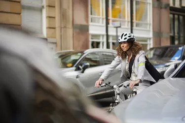 cyclist beating the traffic