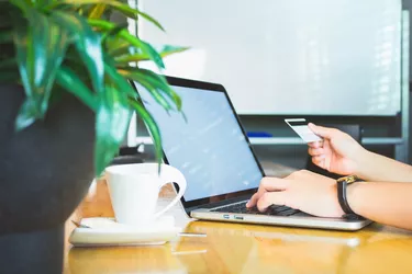 How to Use a Visa Gift Card With PayPal