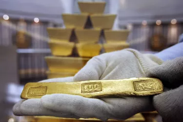 Gold Price Hits Twenty Six Year High